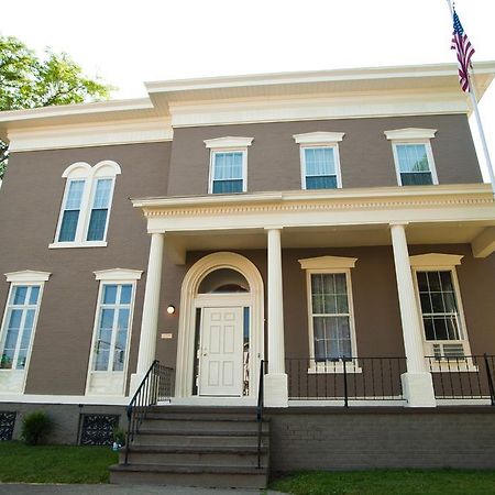 Beacon Hotel Oswego Exterior photo
