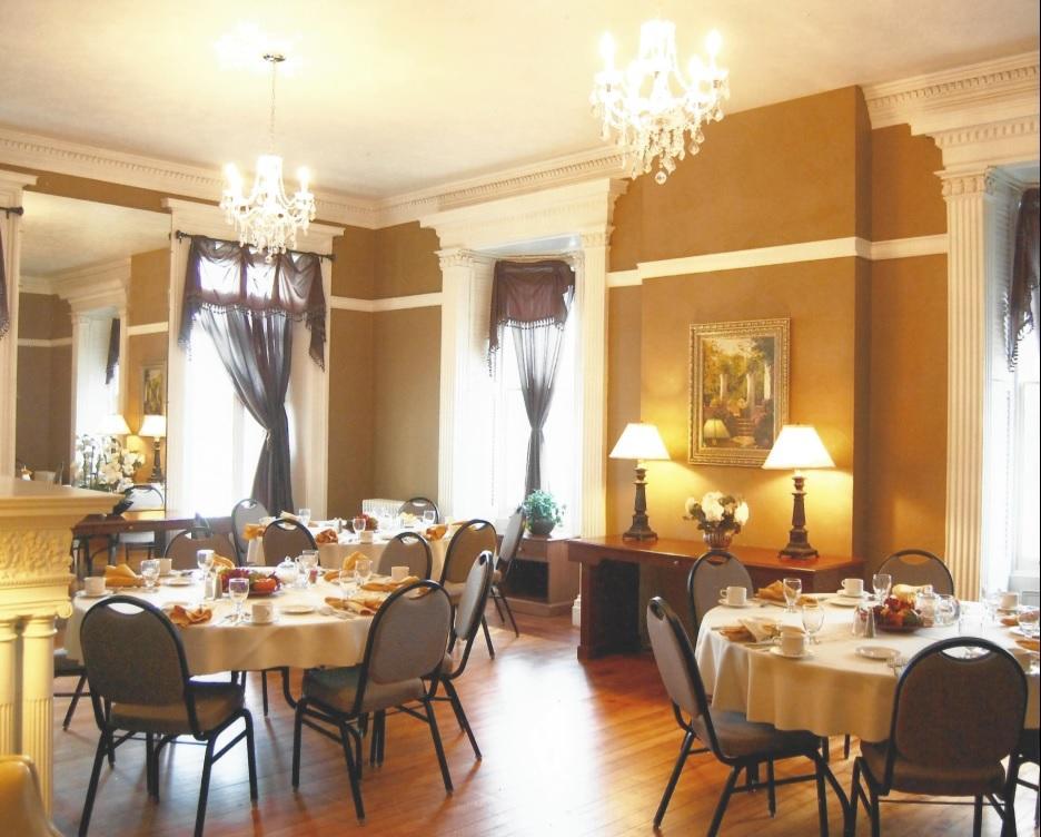 Beacon Hotel Oswego Exterior photo